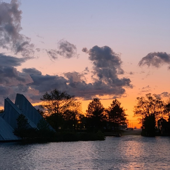 Meet your Posher, Leah - Picture 1 of 1